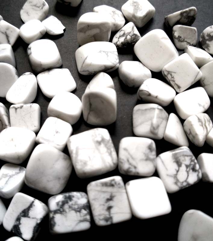 天然水晶碎石白松石原石消磁净化招财转运供佛装藏鱼缸造景七宝石