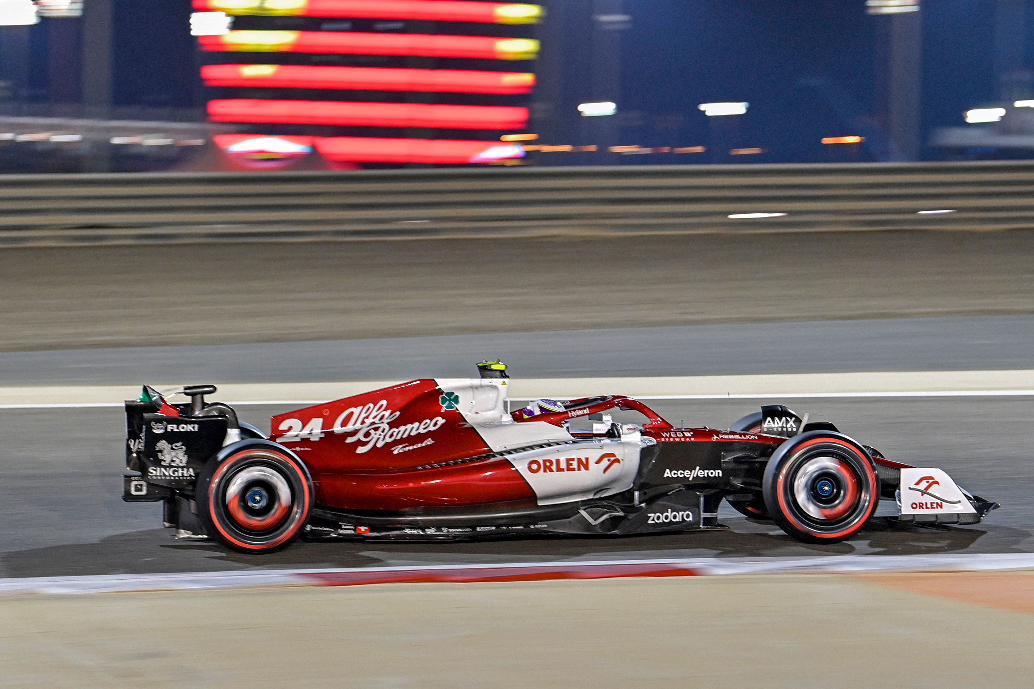 阿尔法2022冠宇周冠宇c42罗密欧spark摆件模型赛车车模