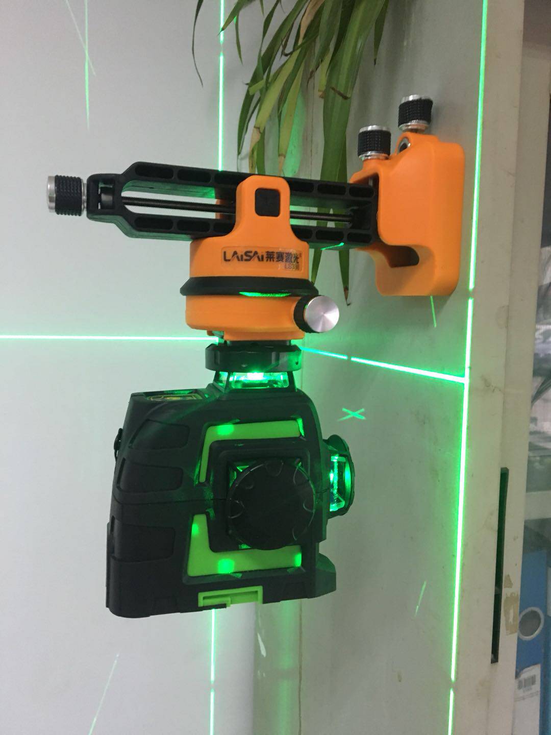 莱赛水平仪 红外线 贴墙仪上墙架 带磁铁挂架 蓝光墙上架悬挂支架