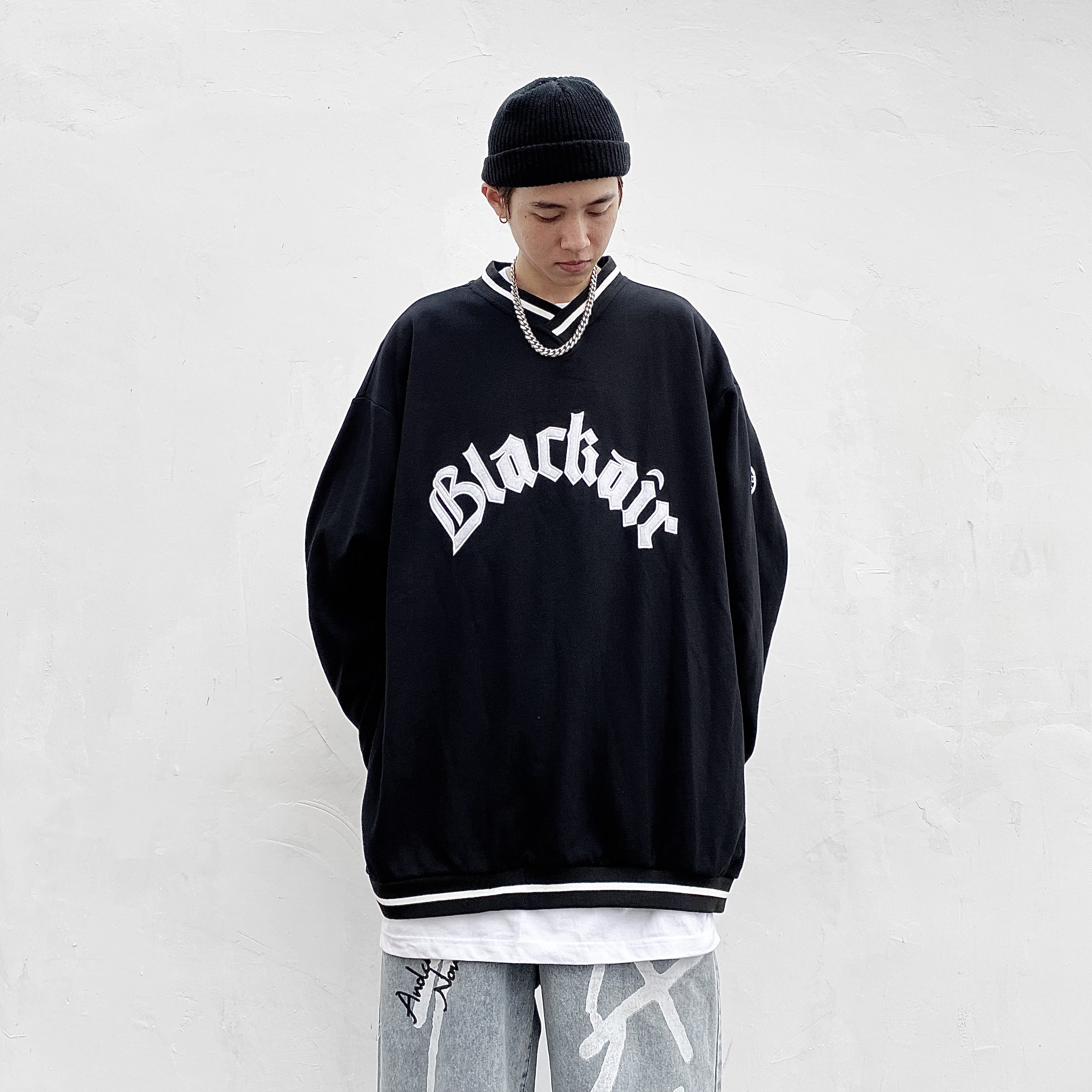 亿万少年 美式复古刺绣哥特字母v领棒球风套头卫衣男小众潮牌上衣