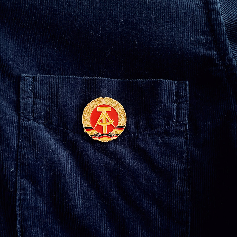 东德民主德国ddr国徽胸针徽章社会主义国家复古纪念文化创意邮册