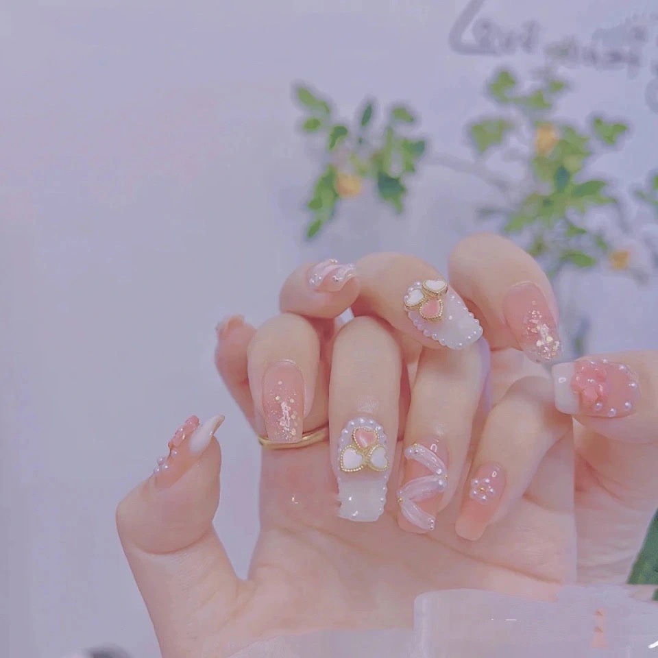 美甲手工光疗成品小红书爆款网红飘带爱心樱花甲油胶