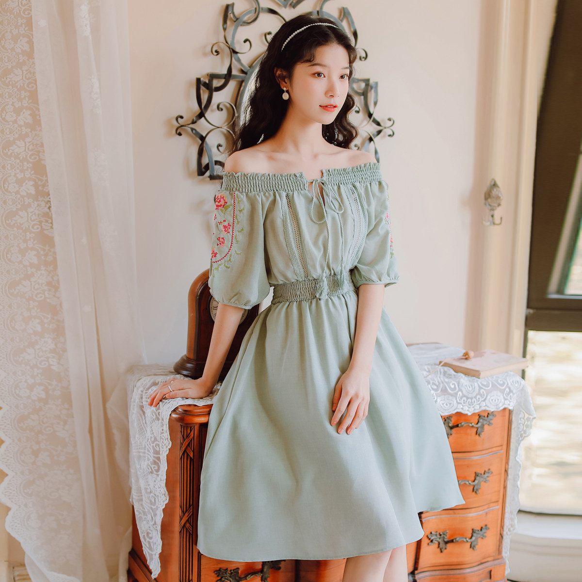 刺绣少女泡泡连衣裙ins法式复古绑带收腰裙子连衣裙