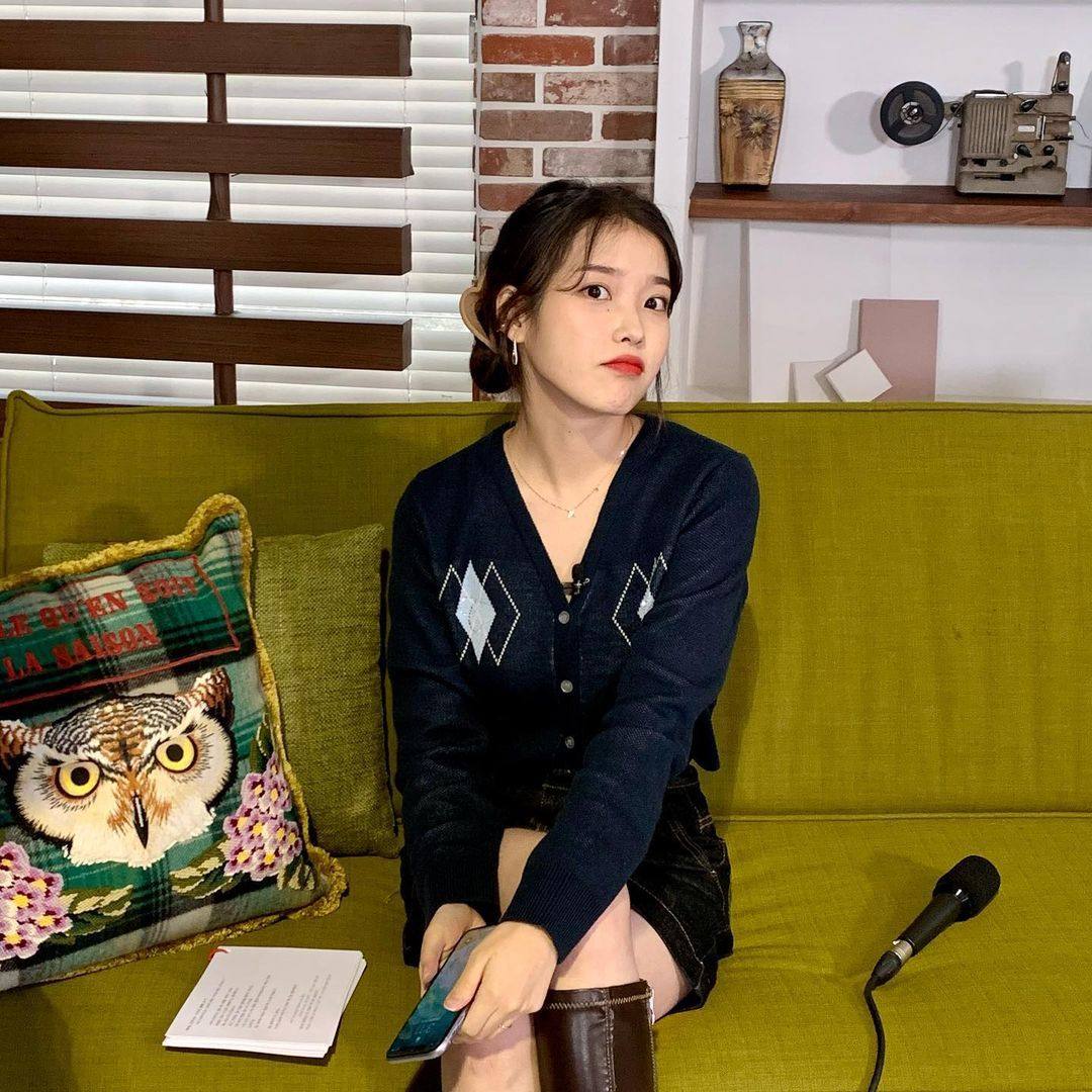 iu短款毛衣长袖纽扣针织领针开衫百搭李知恩毛针织衫