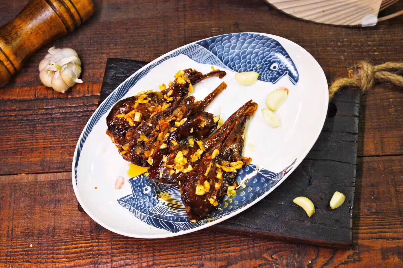 秘制果木蒜泥香辣孜然鸭头 蒜泥麻辣鸭头 真空包装 零食私房菜