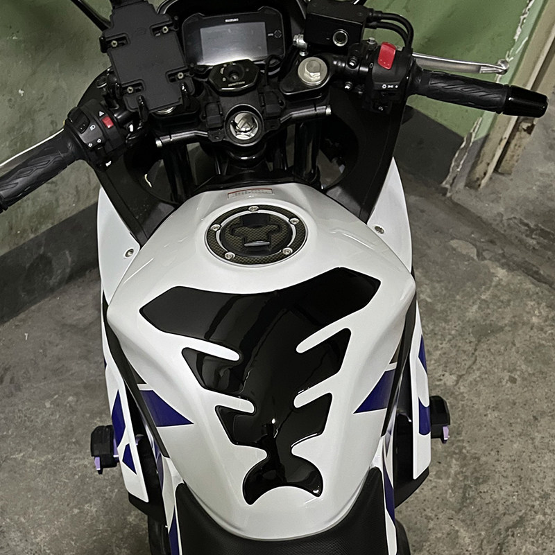 适用于铃木gsx250r改装贴花黑色鱼骨软胶油箱盖贴贴纸