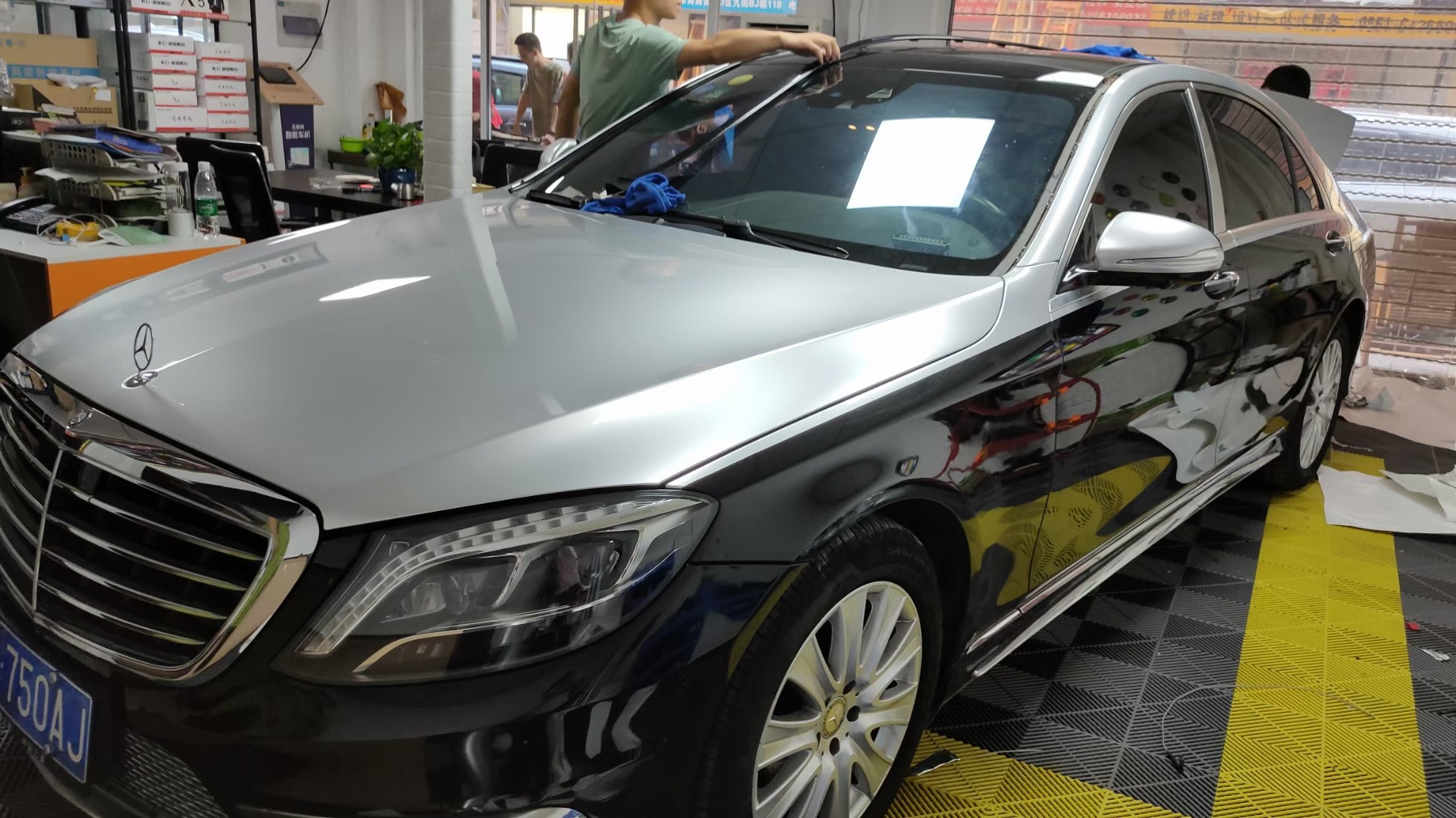 奔驰迈巴赫s450e300双拼超亮金属银钢钢琴亮黑汽车车改改色膜