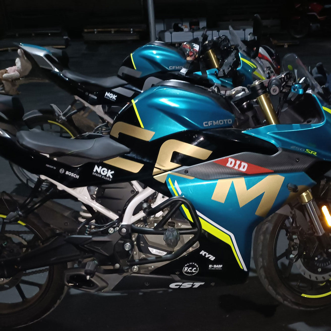 适用21款春风250sr车身车壳字母拉花防水防晒贴纸