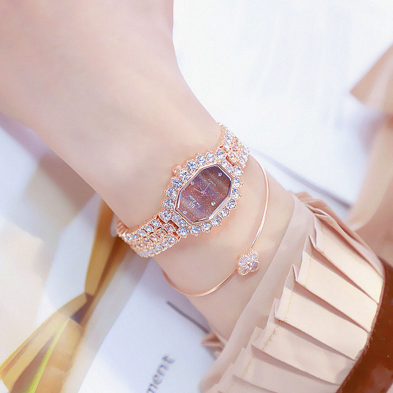 女士防水满钻女酒桶型表链手表表盘下单新款手链国产腕表