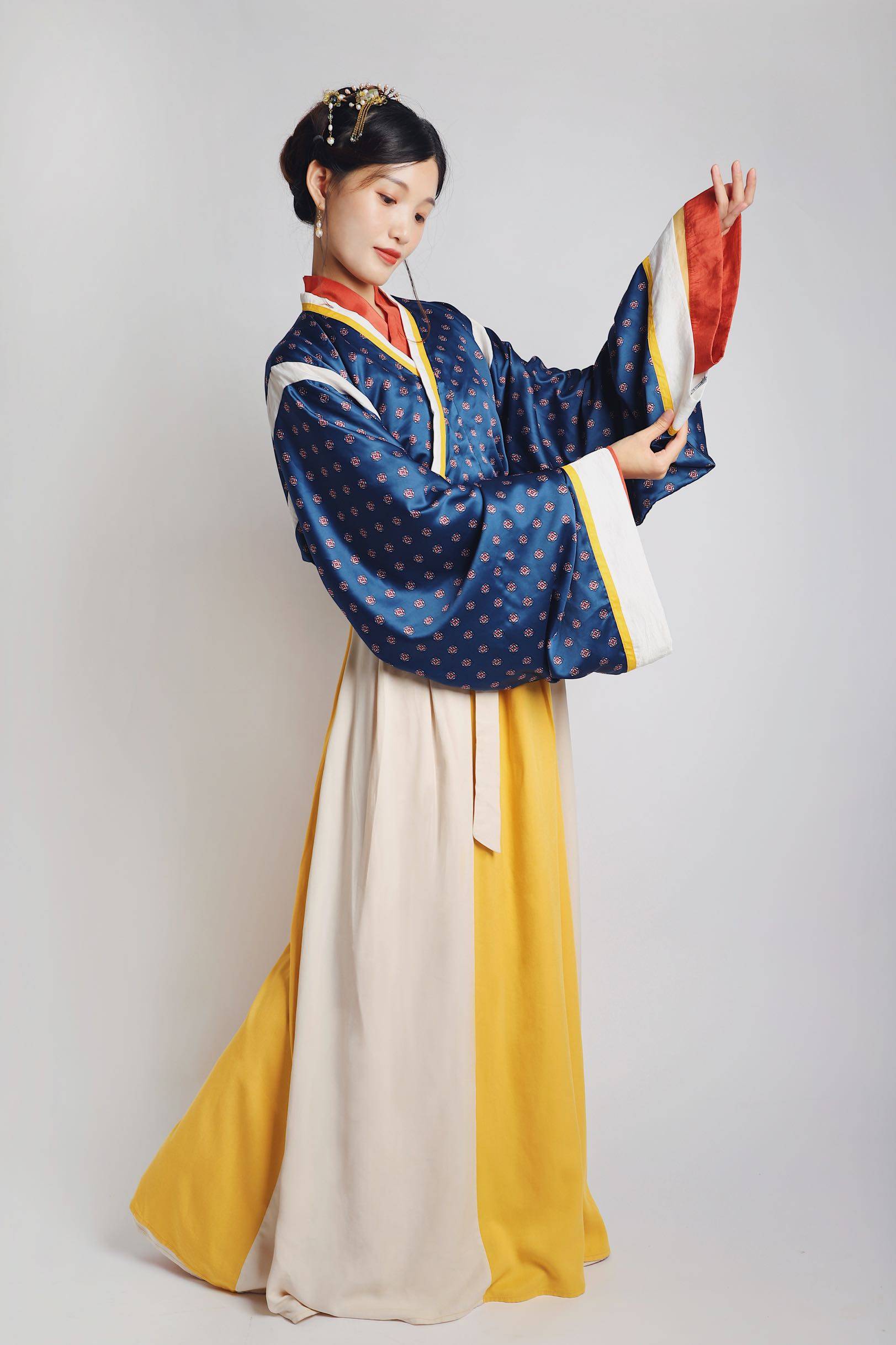 旋归青金金石夏季薄款汉服女制交领襦裙间色印花民族服装