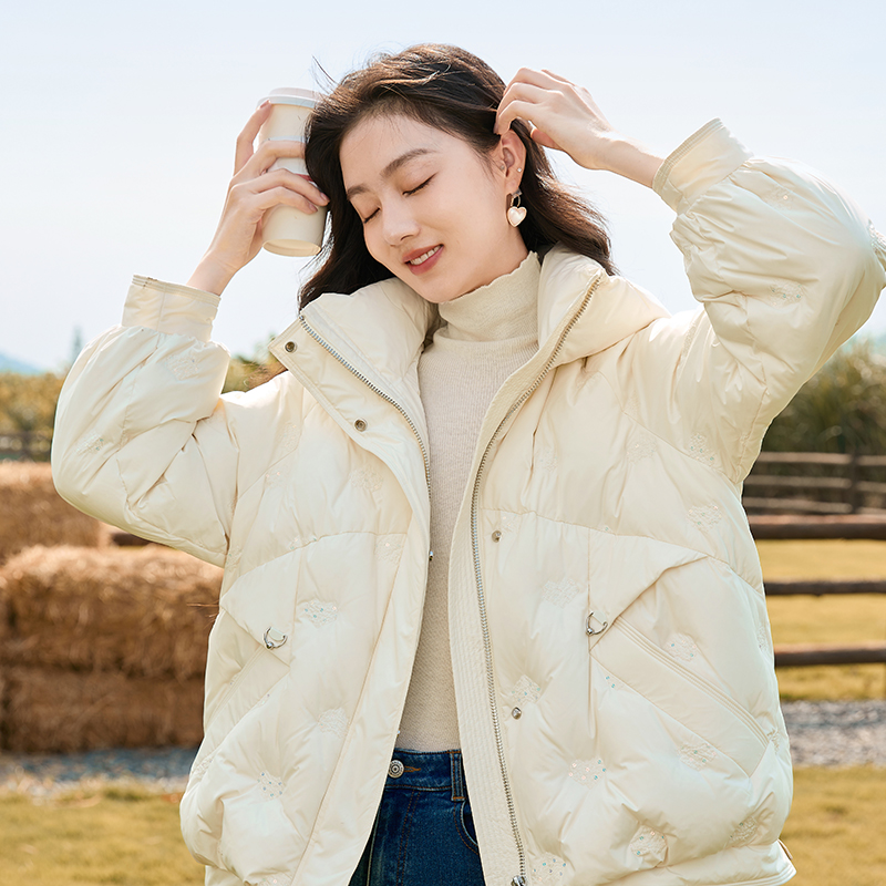 香影白鸭绒小个子连帽鸭绒时尚羽绒服白色米白新款羽绒服