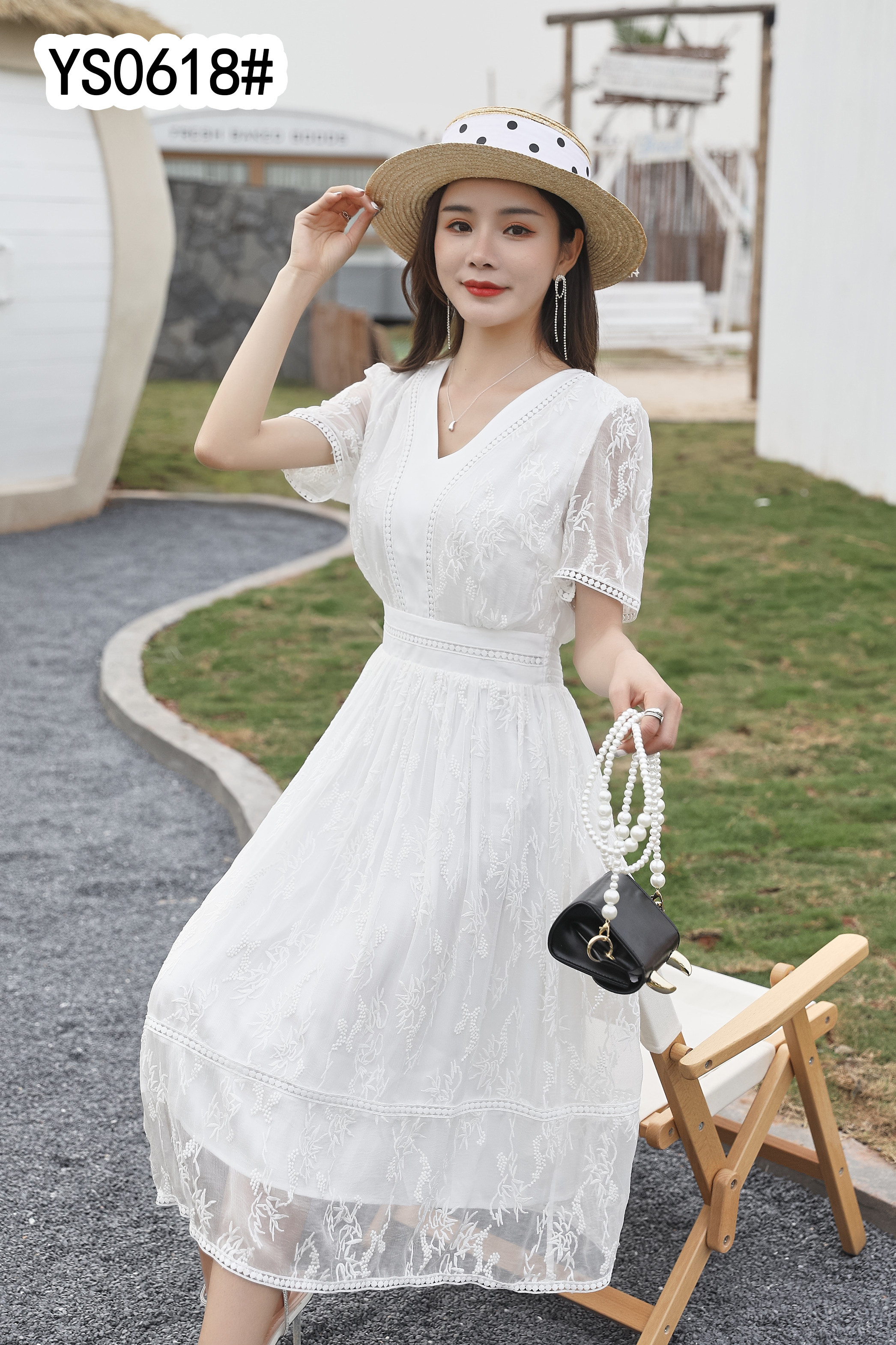 2021杭州白色刺绣真丝连衣裙年轻款女桑蚕蚕丝连衣裙