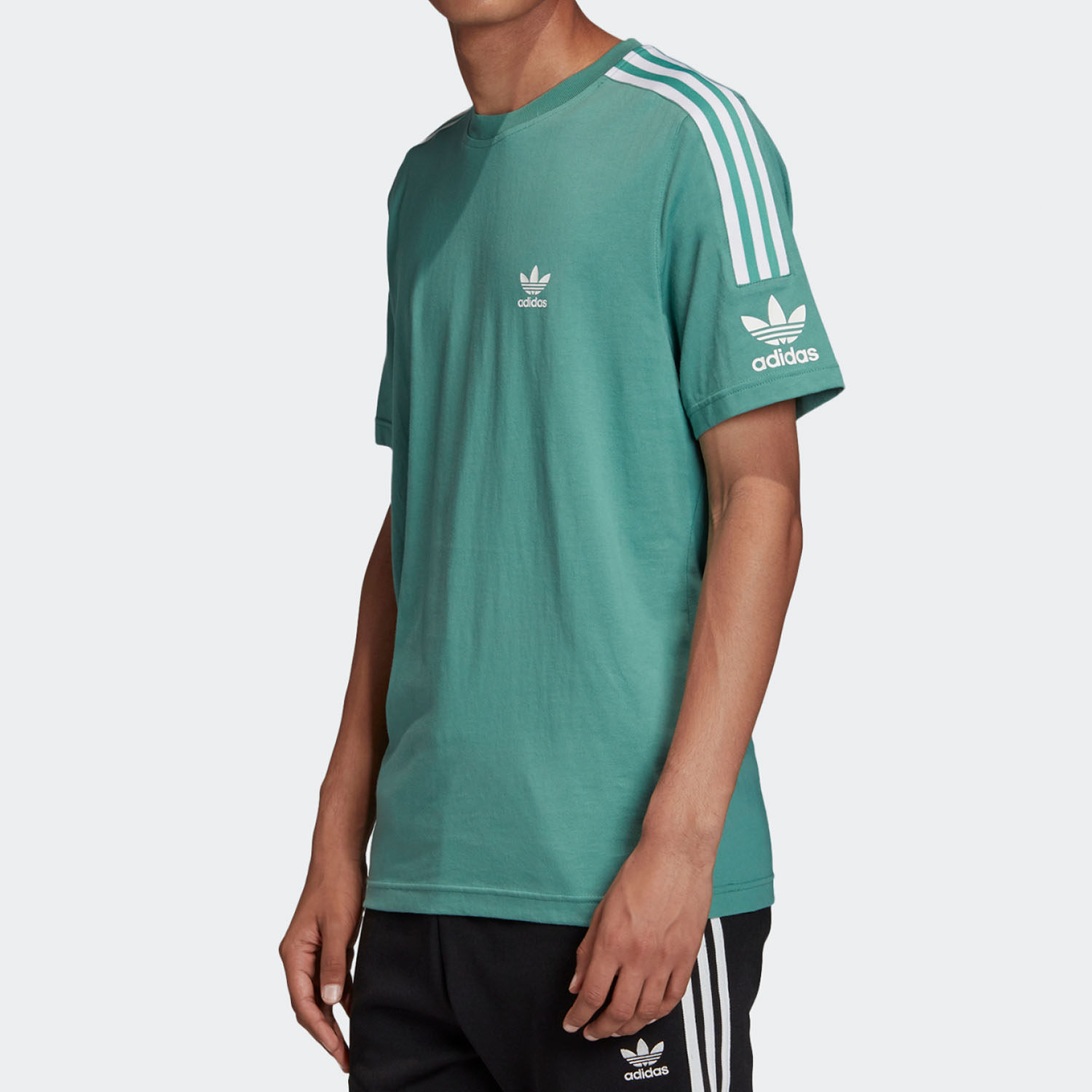 adidas阿迪达斯正品2020夏季新款男子休闲运动透气短袖运动t恤