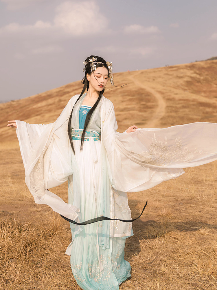 尾弹宴山原创汉服青帝男女情侣刺绣大袖交领汉服