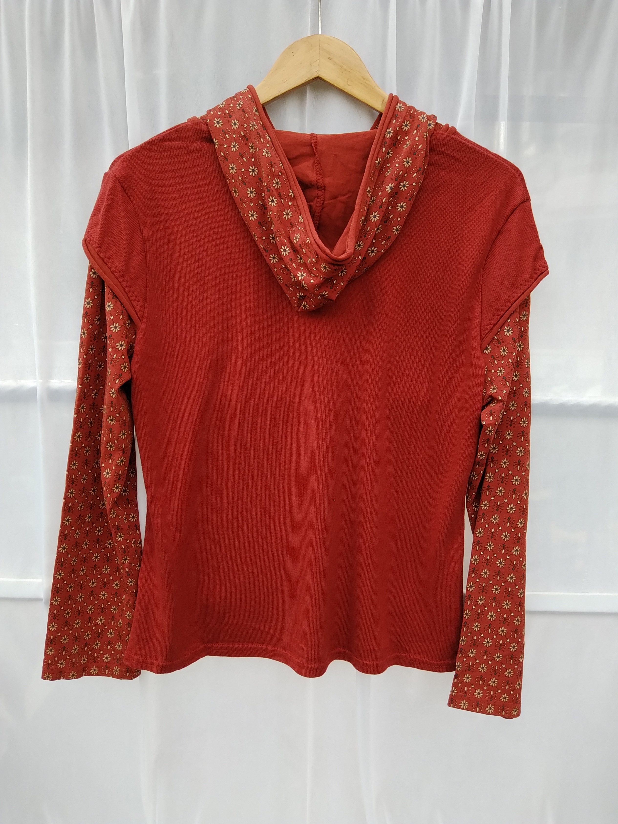 桑迪女装民族风拼接印压白色碎花连帽复古款大码衬衫