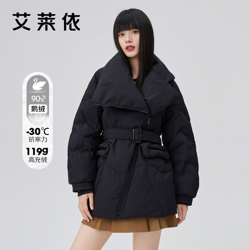 爱打扮(www.idaban.cn)，艾莱依不规则设计感鹅绒羽绒服女款2022冬季新款时尚短款风衣外套