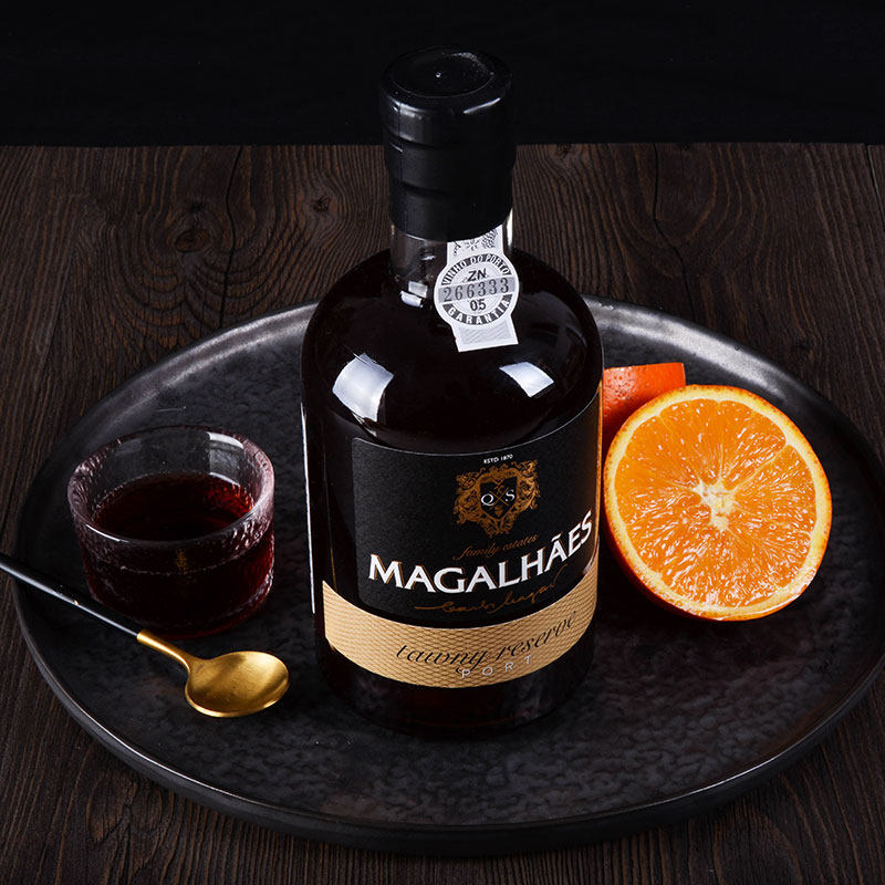 茶色女性晚安甜酒葡萄牙麦哲伦珍藏波特20度酒精加强葡萄酒
