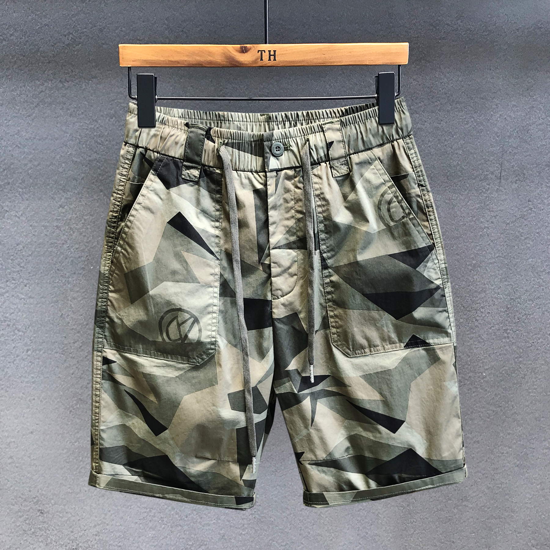 顺滑亲肤丝光薄料子潮牌迷彩休闲短裤男宽松五分裤夏季薄款沙滩裤