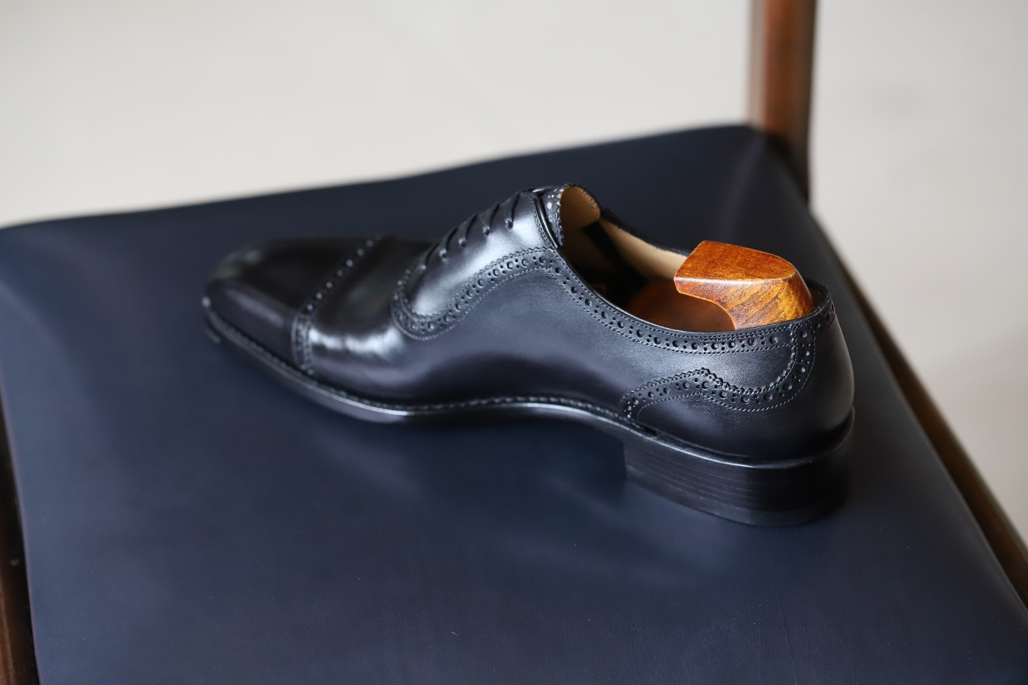 固伦男鞋秋季百搭青少年绅士正装真皮手工牛皮正装皮鞋