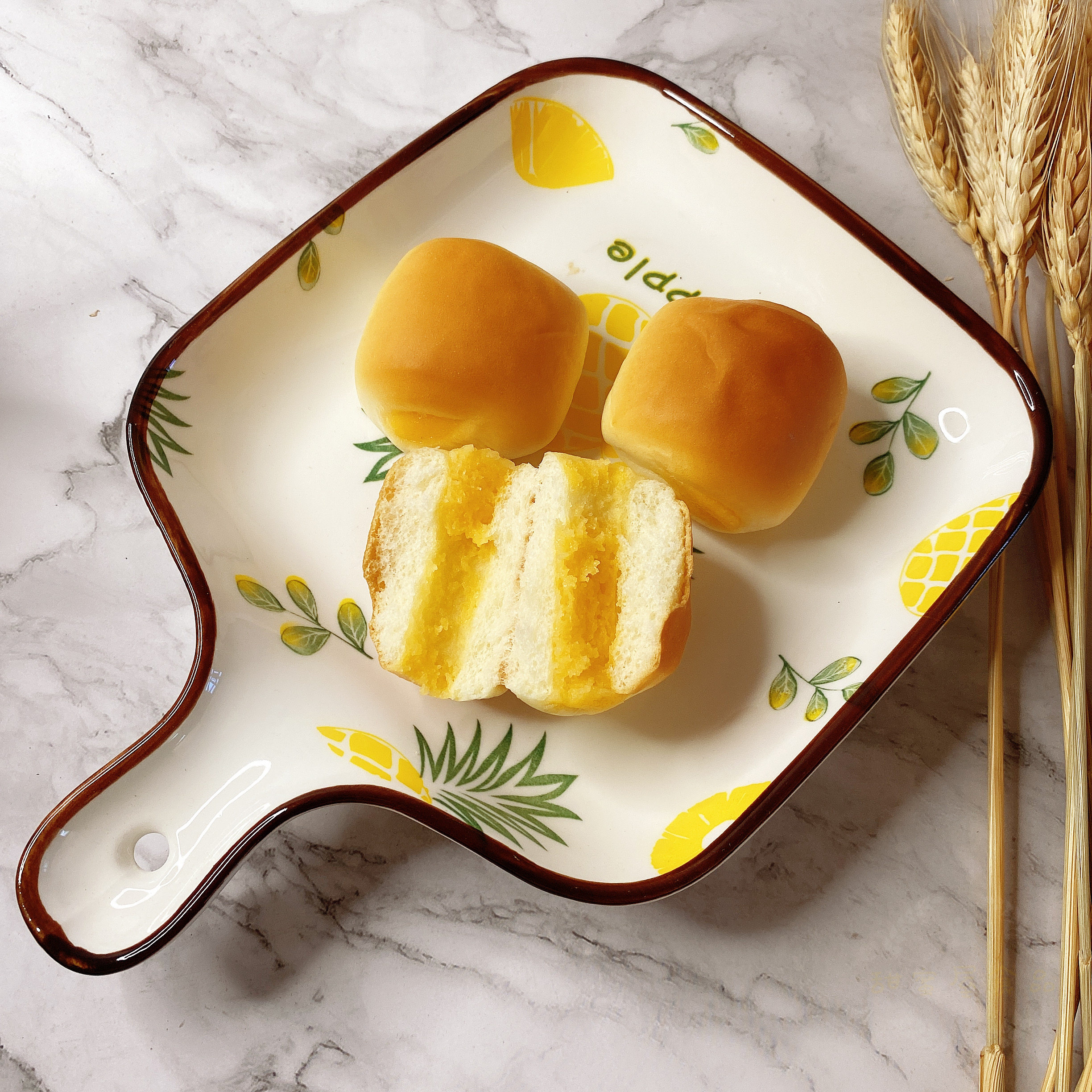 泡吧小小奶黄面包一口夹心吐司网红儿童早餐传统西式糕点