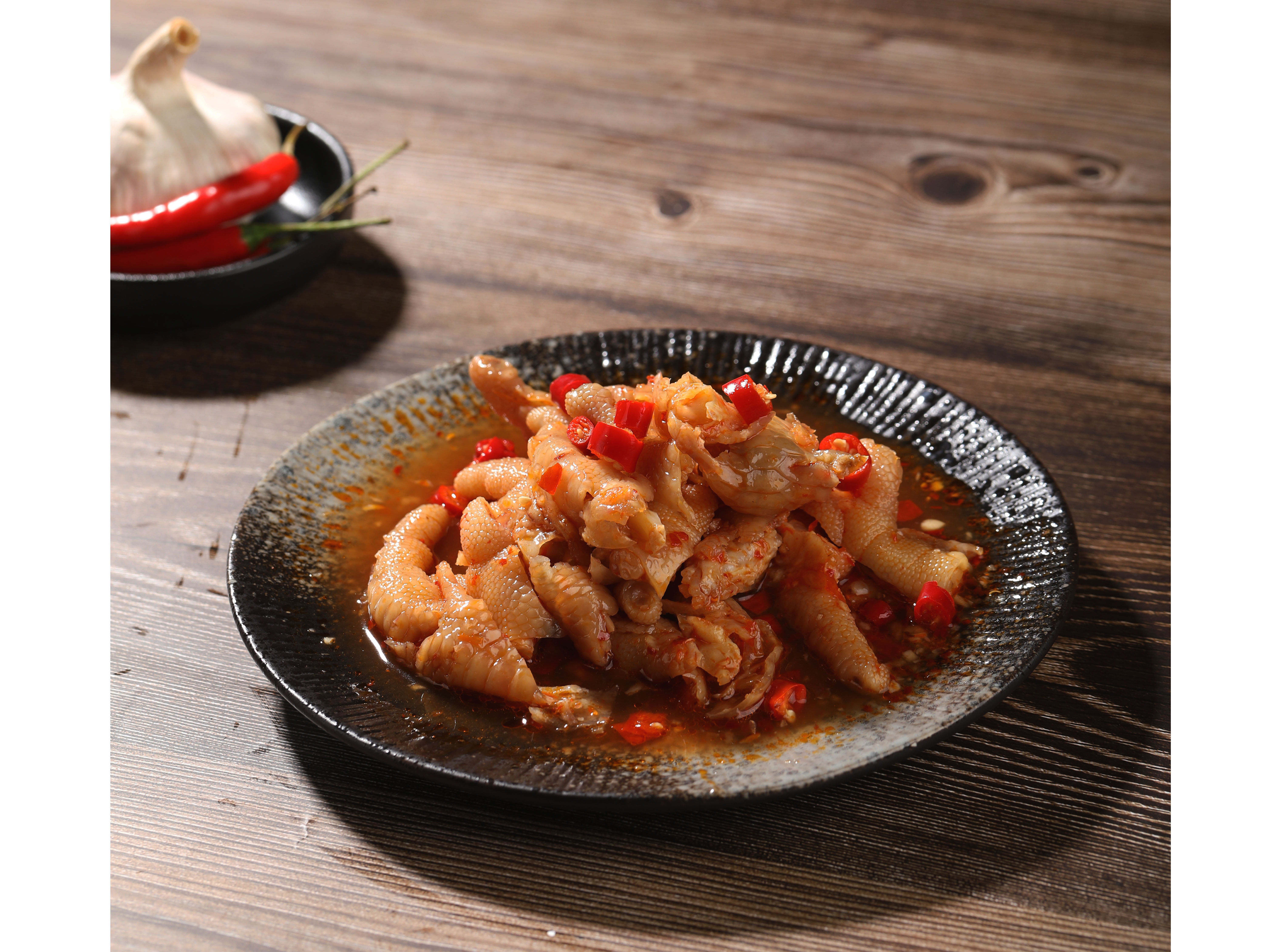 无骨鸡爪柠檬酸辣即食罐装网红桶装凉拌零食大份去脱骨凤爪现做
