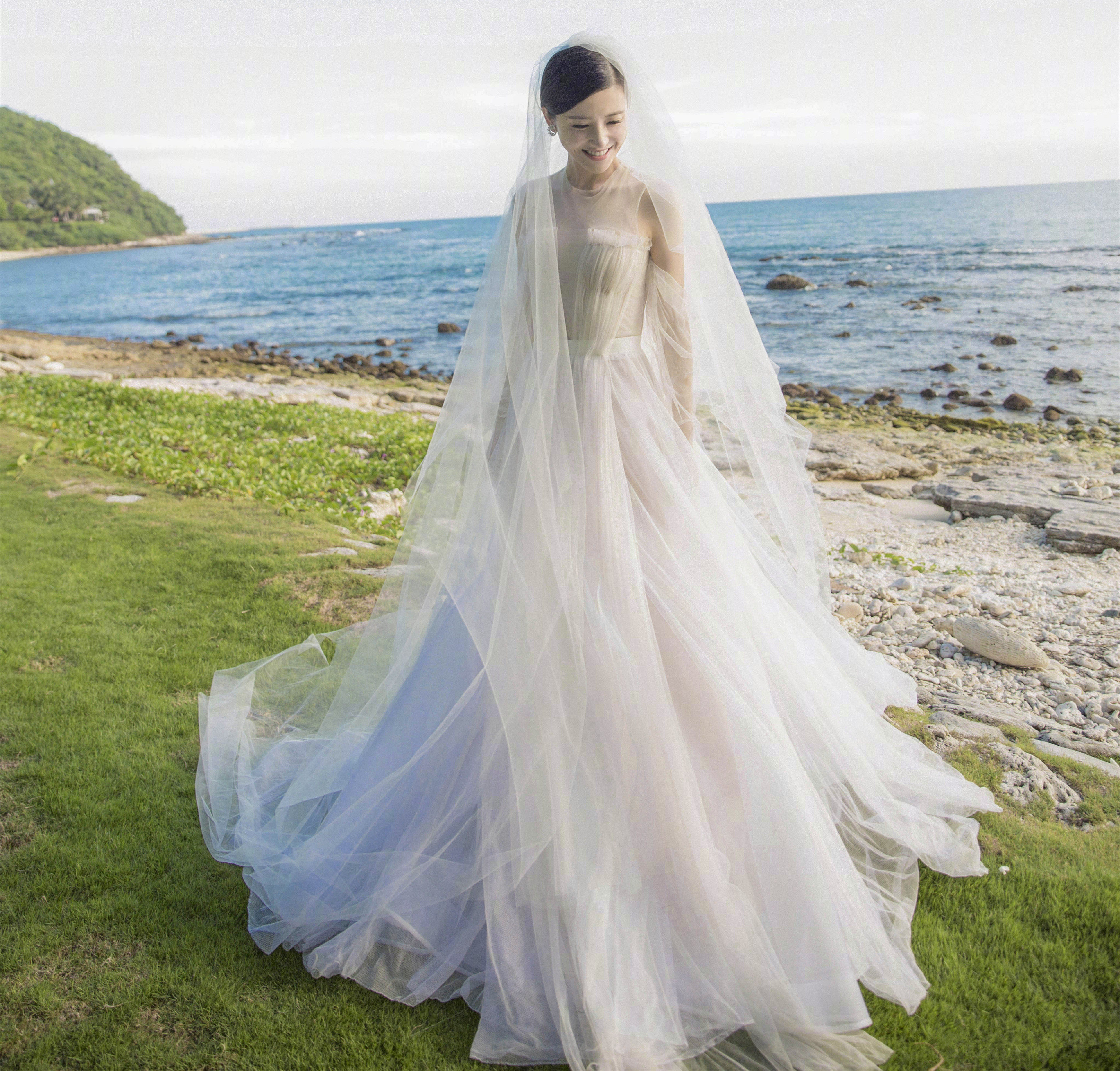 结婚出门拖尾显瘦韩式礼服结婚礼新娘白小仙旅拍婚纱