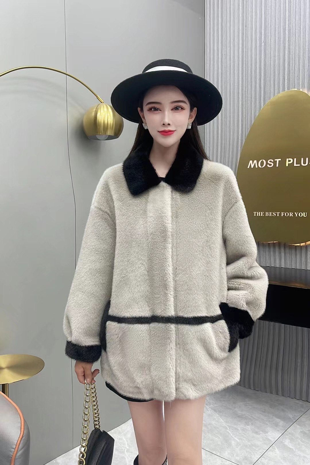 2022年新款银兰貂貂皮毛一体双色拼接时尚潮流遮肉皮草