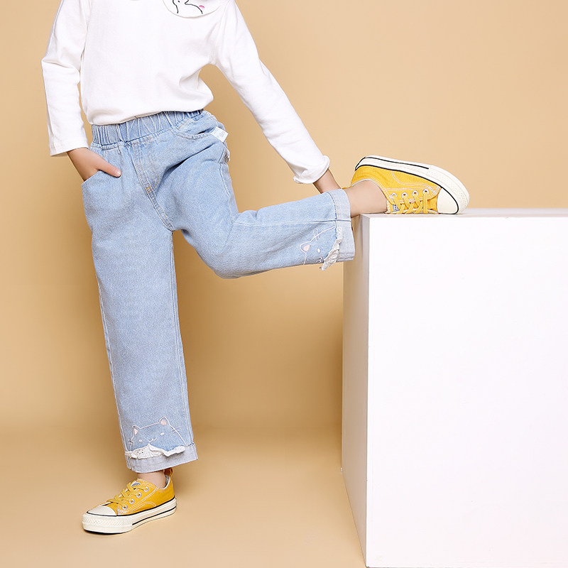 宝宝牛仔裤2020新款春装恩恩熊3岁1女童浅色刺绣裤子洋气儿童长裤