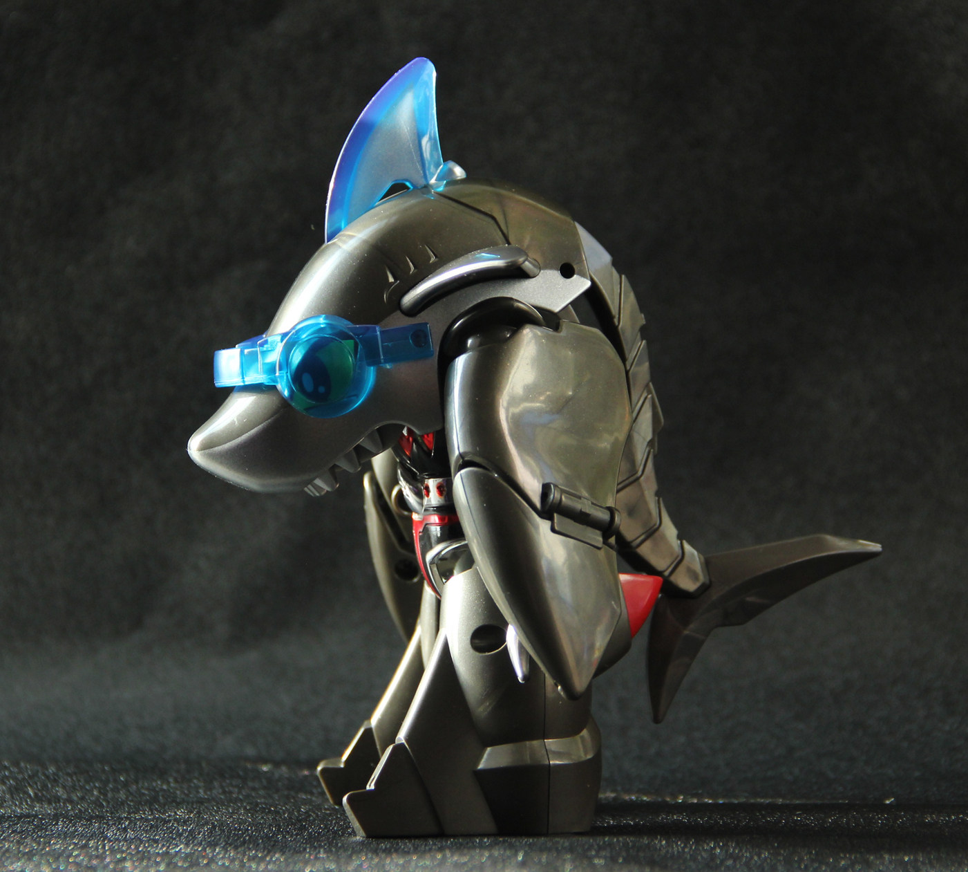 铁甲小宝鲨鱼辣椒co可变形玩具手办童年回忆手办