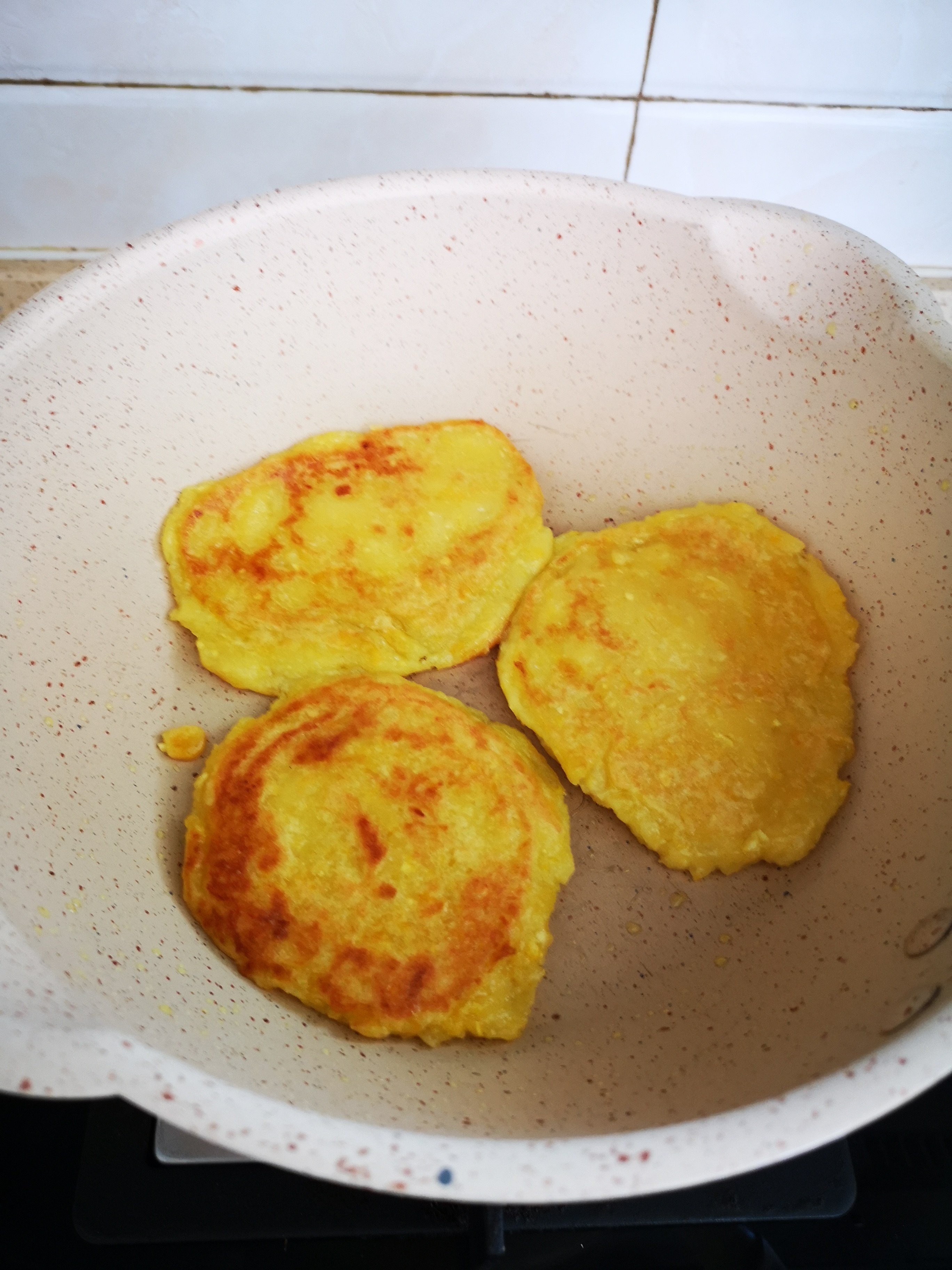 煎糯玉米粑粑四川苞谷贵州特产包谷粗粮新嫩玉米