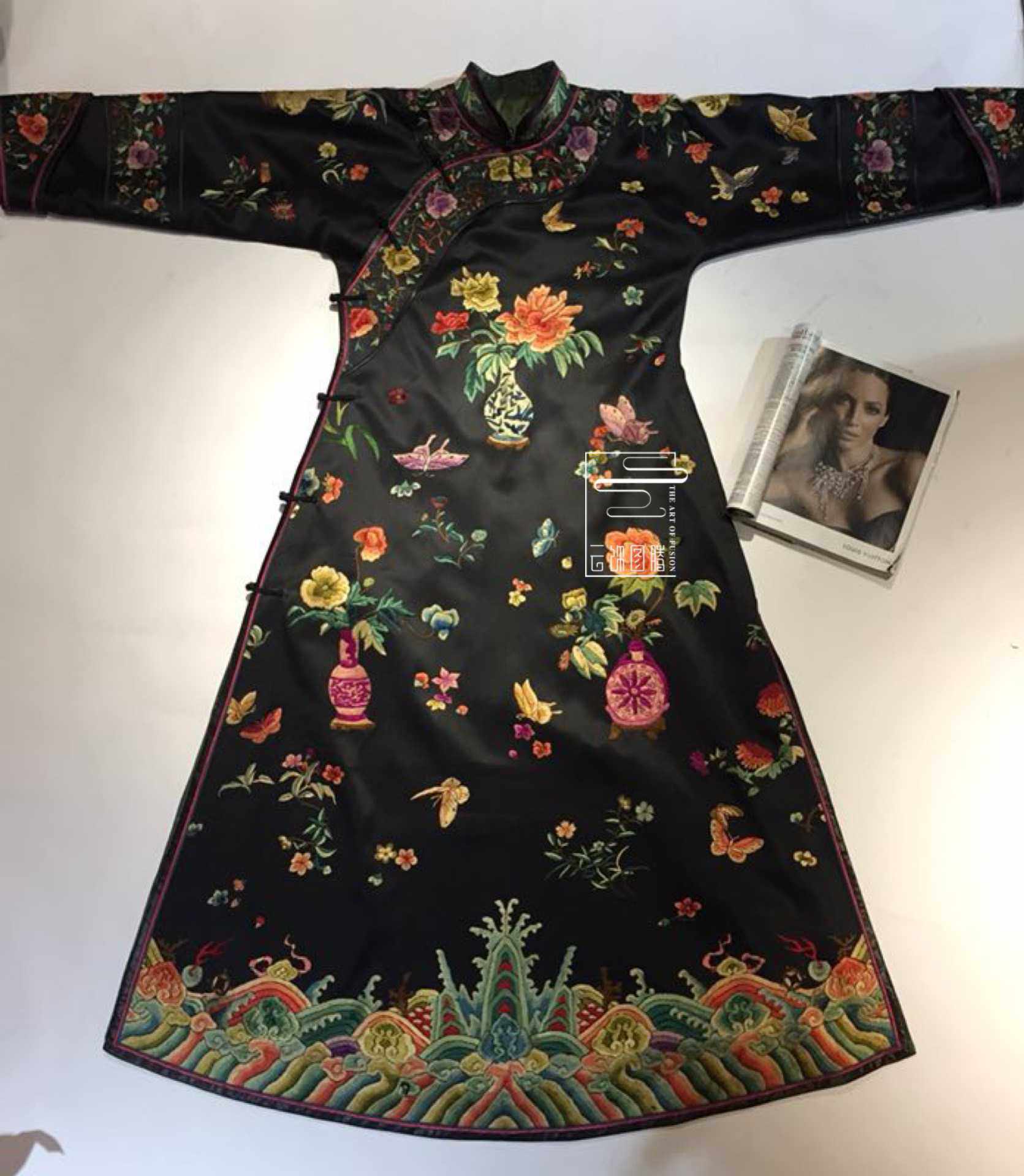 云饰图腾原创设计女装长袍手工绣京绣花中式宫廷连衣裙