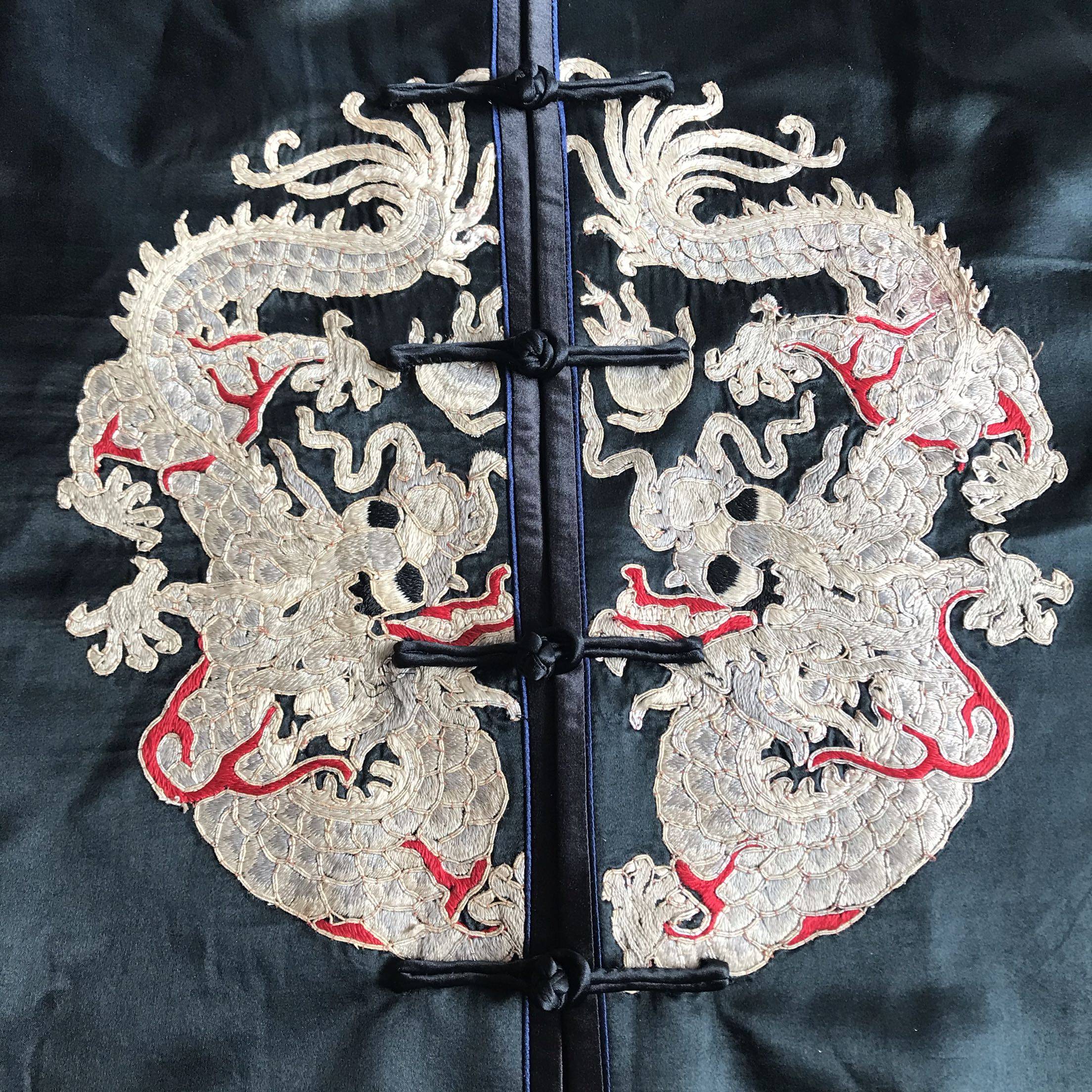 云饰图腾2021原创民族风女装手工绣老绣团坐龙原底马夹