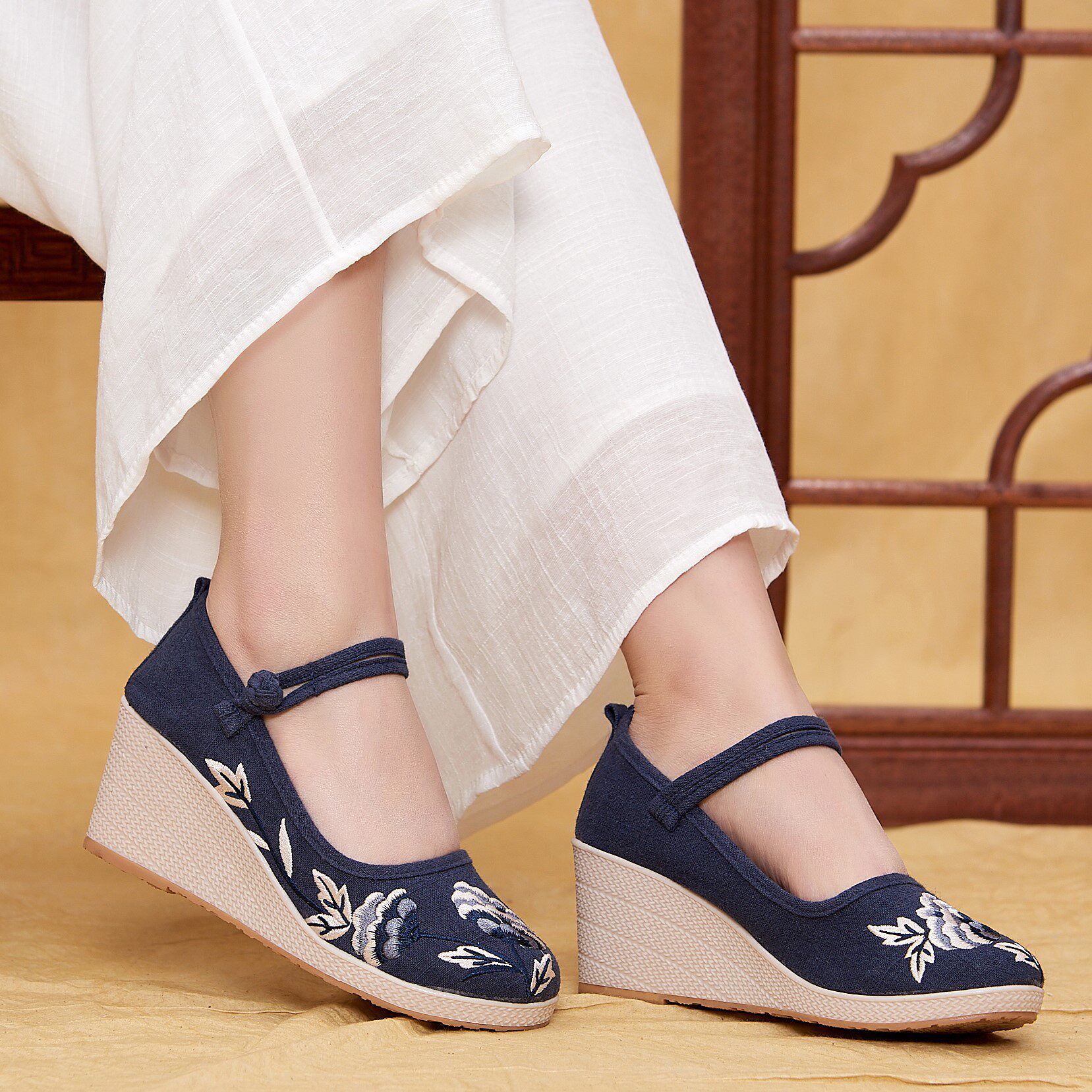 高跟复古老北京布鞋汉服民族风绣花鞋橡胶胶底布鞋淑女布鞋