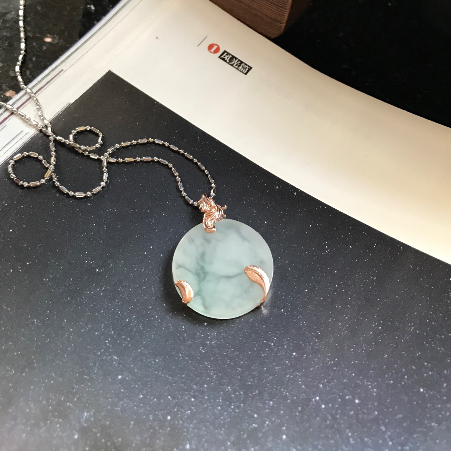 鸿雁传书天然翡翠货冰种雪花羽毛圆牌吊坠18k金镶嵌镶嵌其他