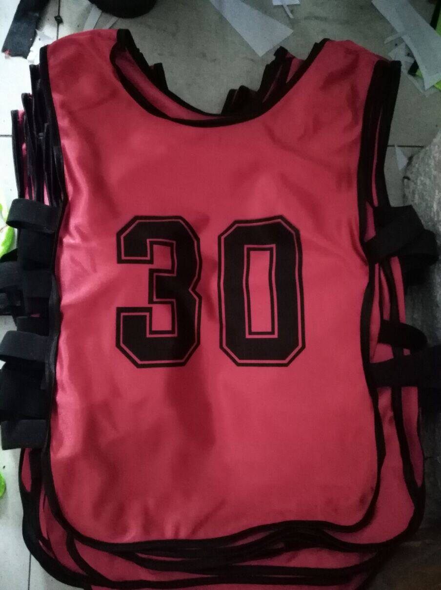 撕名牌魔术贴衣服道具跑男奔跑吧兄弟队服背心缝制可撕名牌贴定制