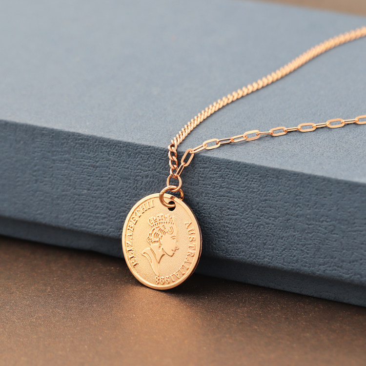 弥高拉丝锁骨素金项链金项链女王18k方牌套链圆颈饰