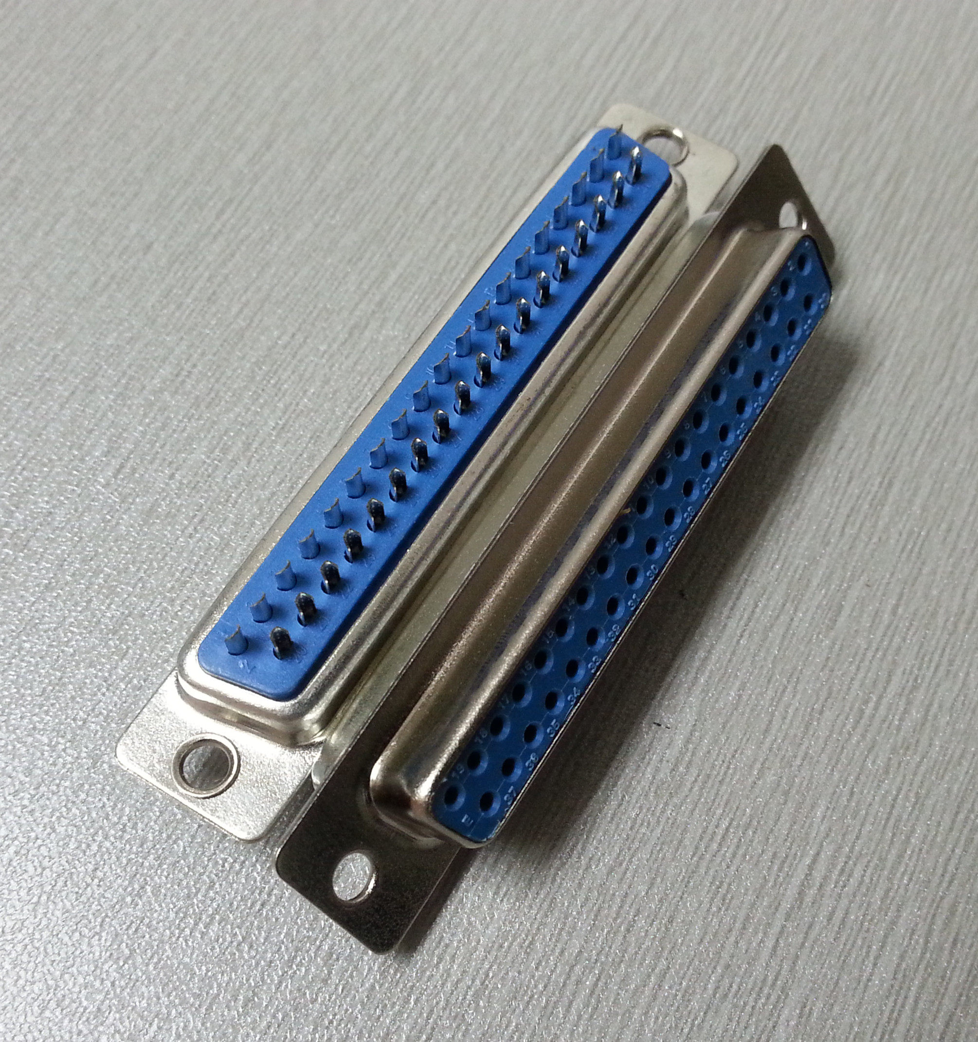 新品优联康dsub10系列db37p电脑母头接口连接器vga37连接器