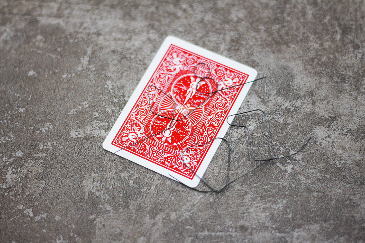 高温记忆铁丝红桃7方片意念预言魔术道具近景魔术道具