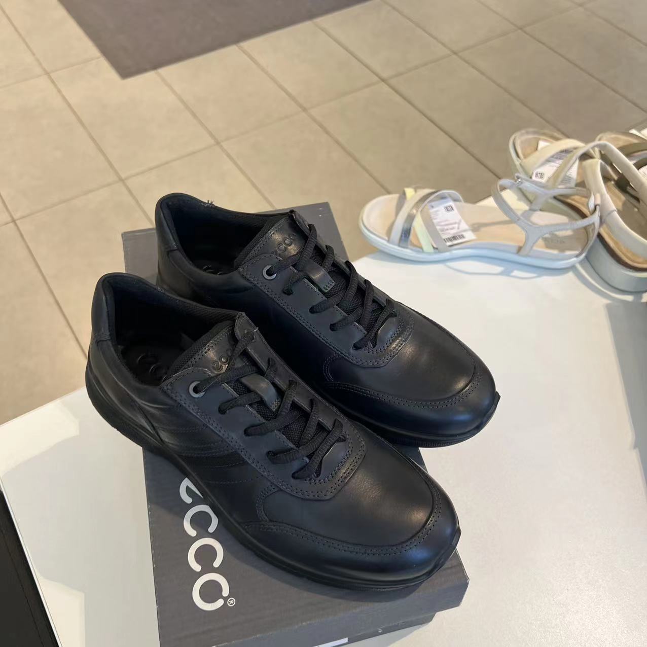 ecco爱步休闲男鞋代购真皮透气系带低帮运动鞋单鞋