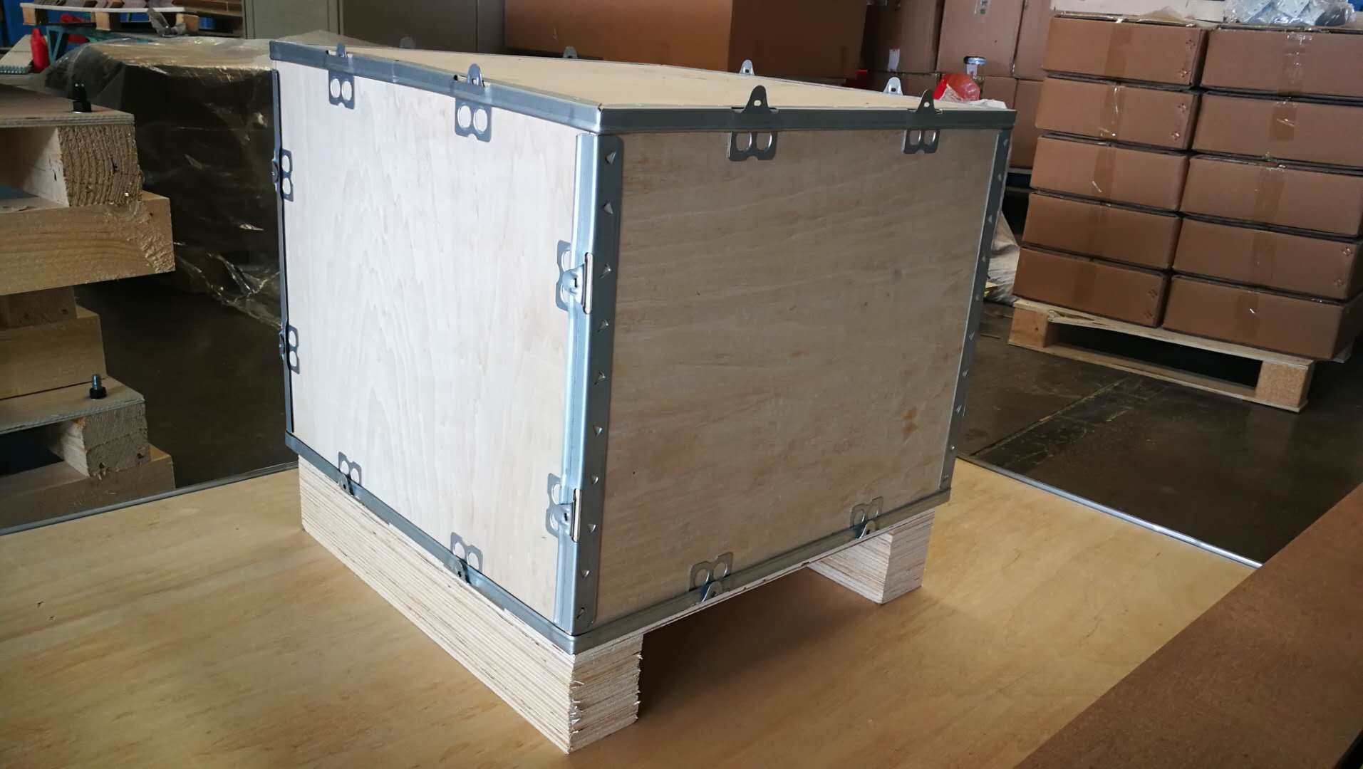 木箱普通出口出口国国内熏蒸可拆卸钢带边卡卡扣木箱包装
