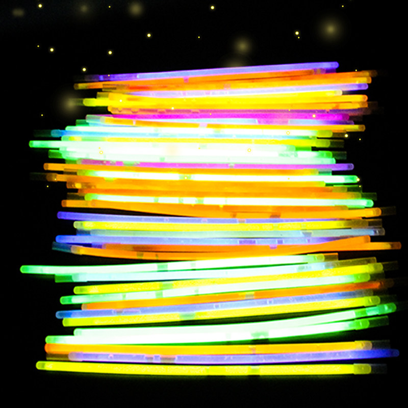 夜市热卖 一筒50支100支装荧光圈棒发光男女孩玩具批发地摊小礼物