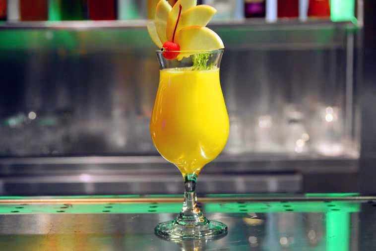 椰林飘香鸡尾鸡尾酒酒杯咖啡特饮杯长饮飓风高脚调酒器