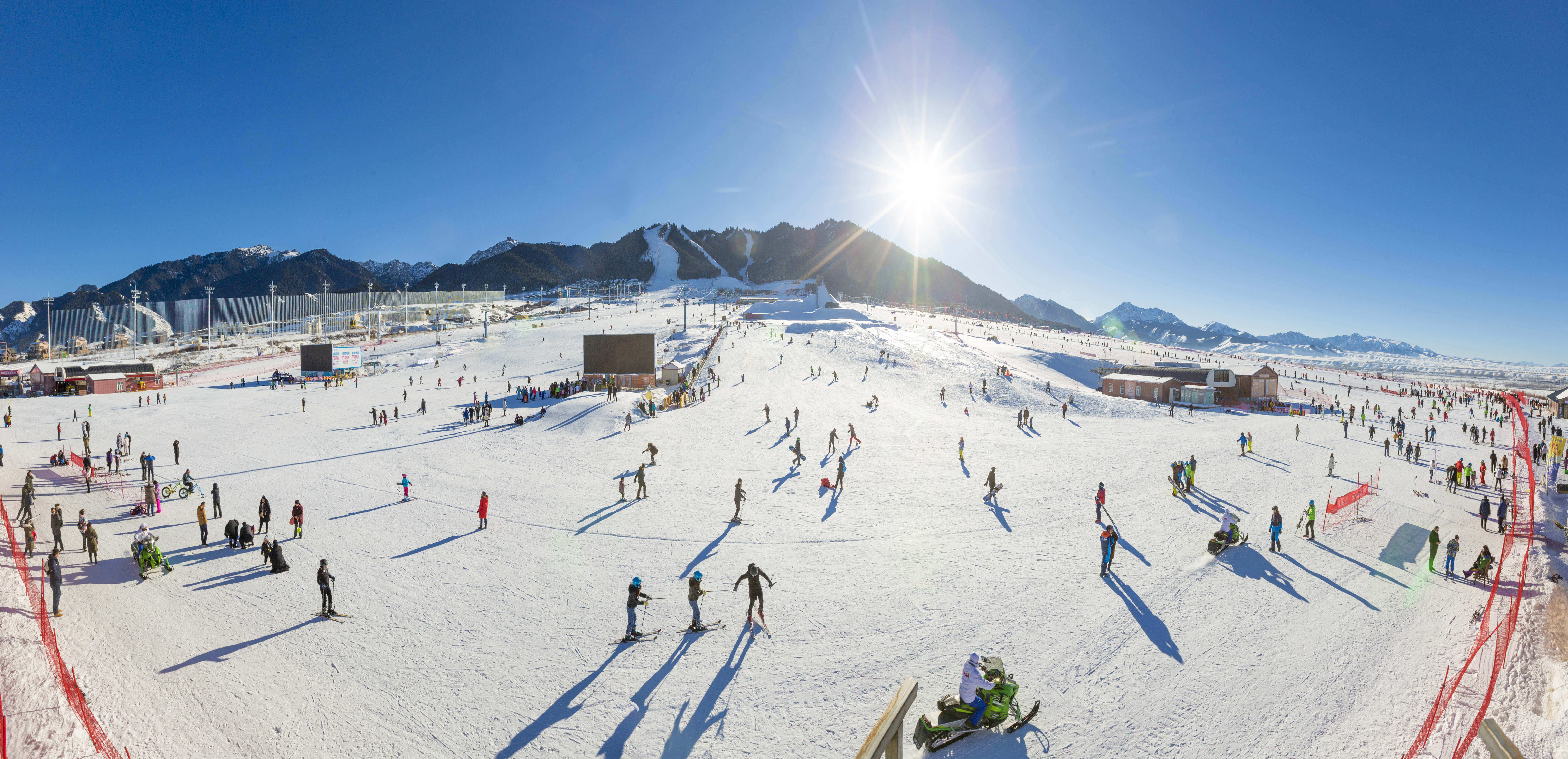 新疆乌鲁木齐丝绸之路滑雪场初体验(包含车费 魔毯 1号缆车 雪具)