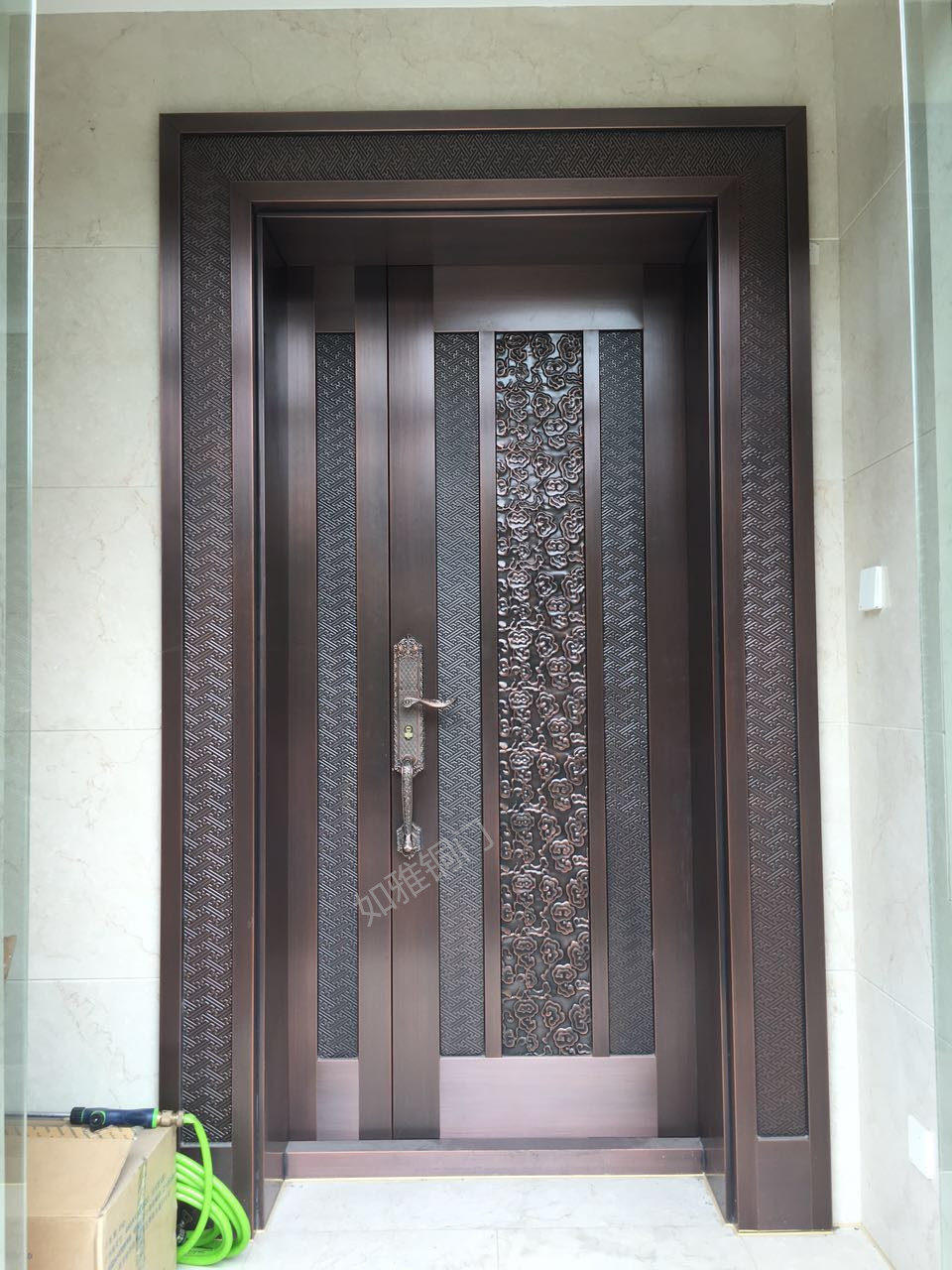 别墅大门 玻璃铜门|铜门厂家|双开铜门|别墅铜门|新中式铜门