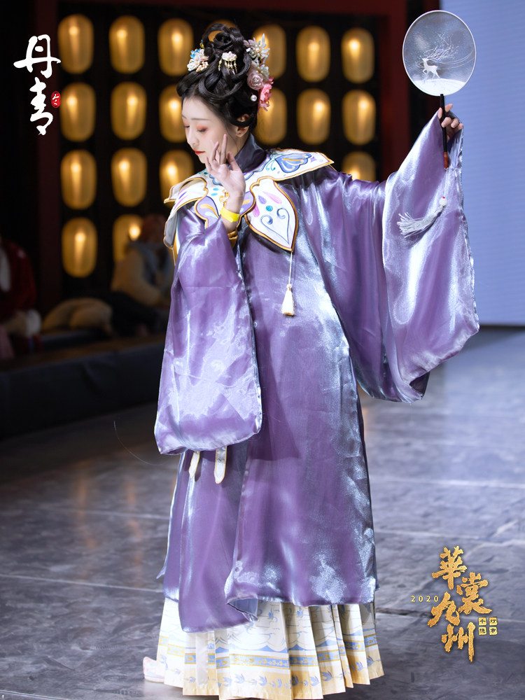 华裳九州走秀款丹青玉兰蝶影明制汉服织金妆花汉服