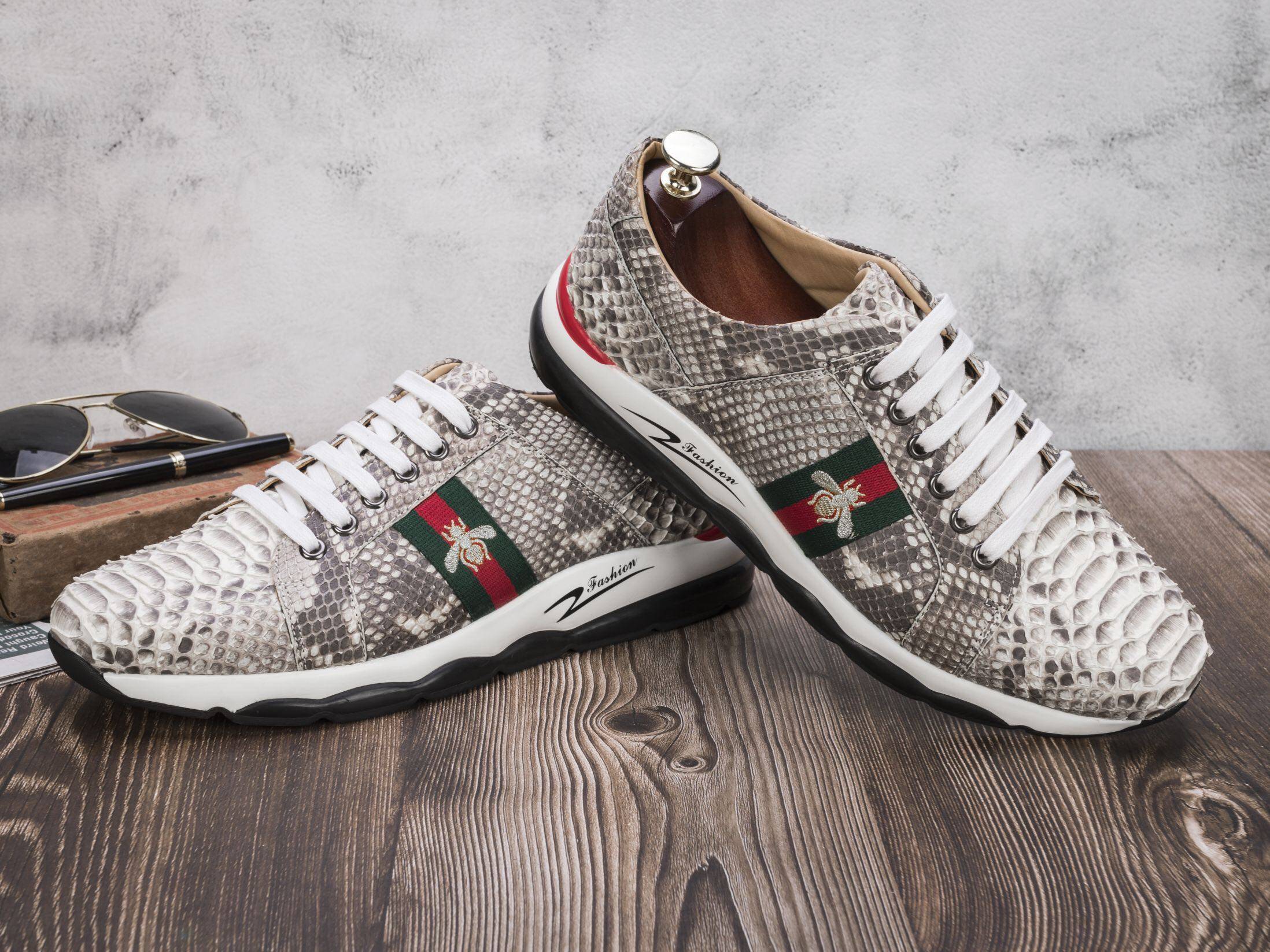 蛇皮鞋男2020春季新款正品真皮时尚休闲百搭运动鞋系带蟒蛇皮男鞋