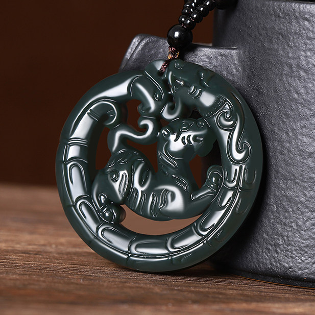 和田镂空挂件项链玉石玉佩老虎仿古虎玉生肖颈饰