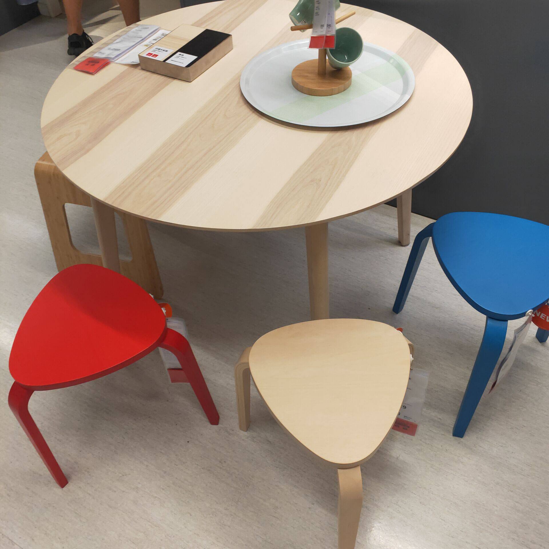 餐桌宜家利萨圆桌实木小户户型北欧简约家用板木餐桌