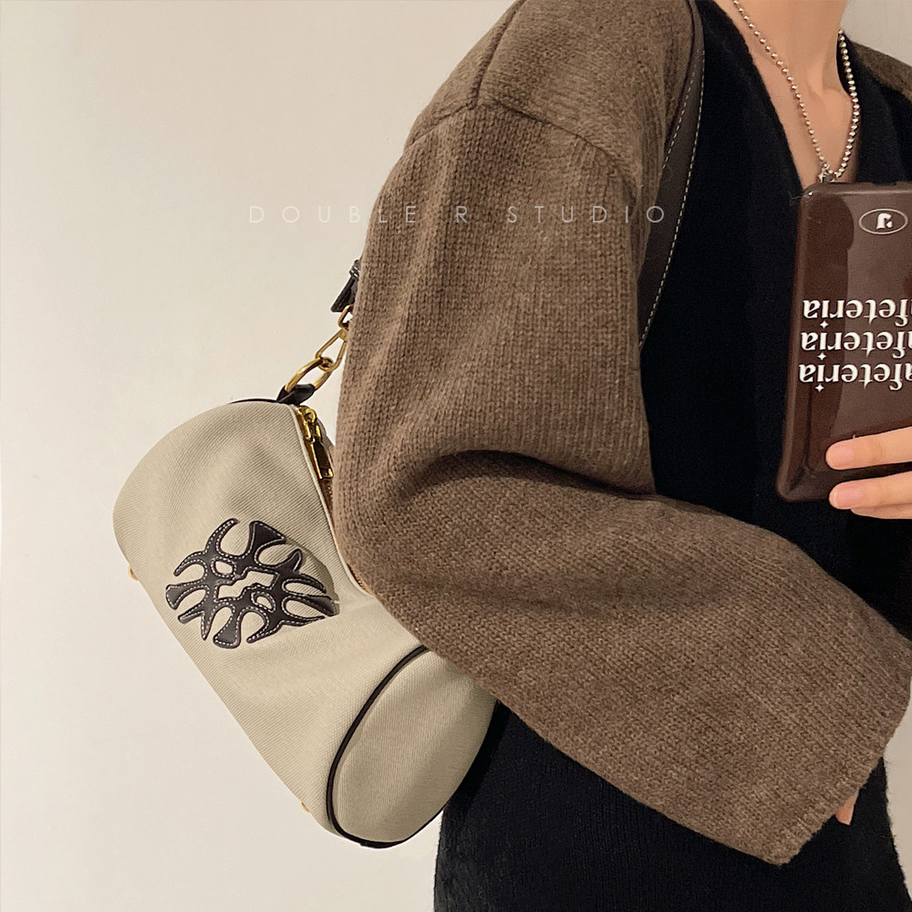 小瑞靓包小众设计圆筒复古枕头包包女2022新款单肩通用款女包