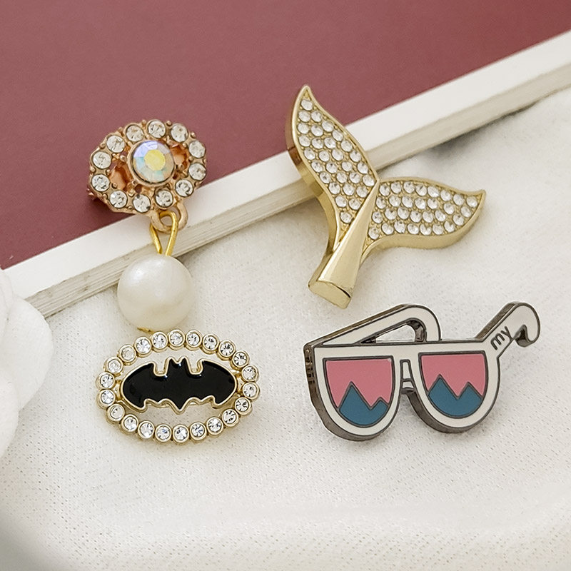 新品时尚金属潮流珍珠镶钻个性字母可爱胸针胸针